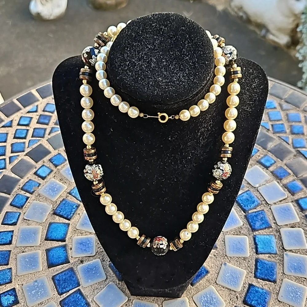 Faux Pearl Lucite Flowered Black Beads Necklace